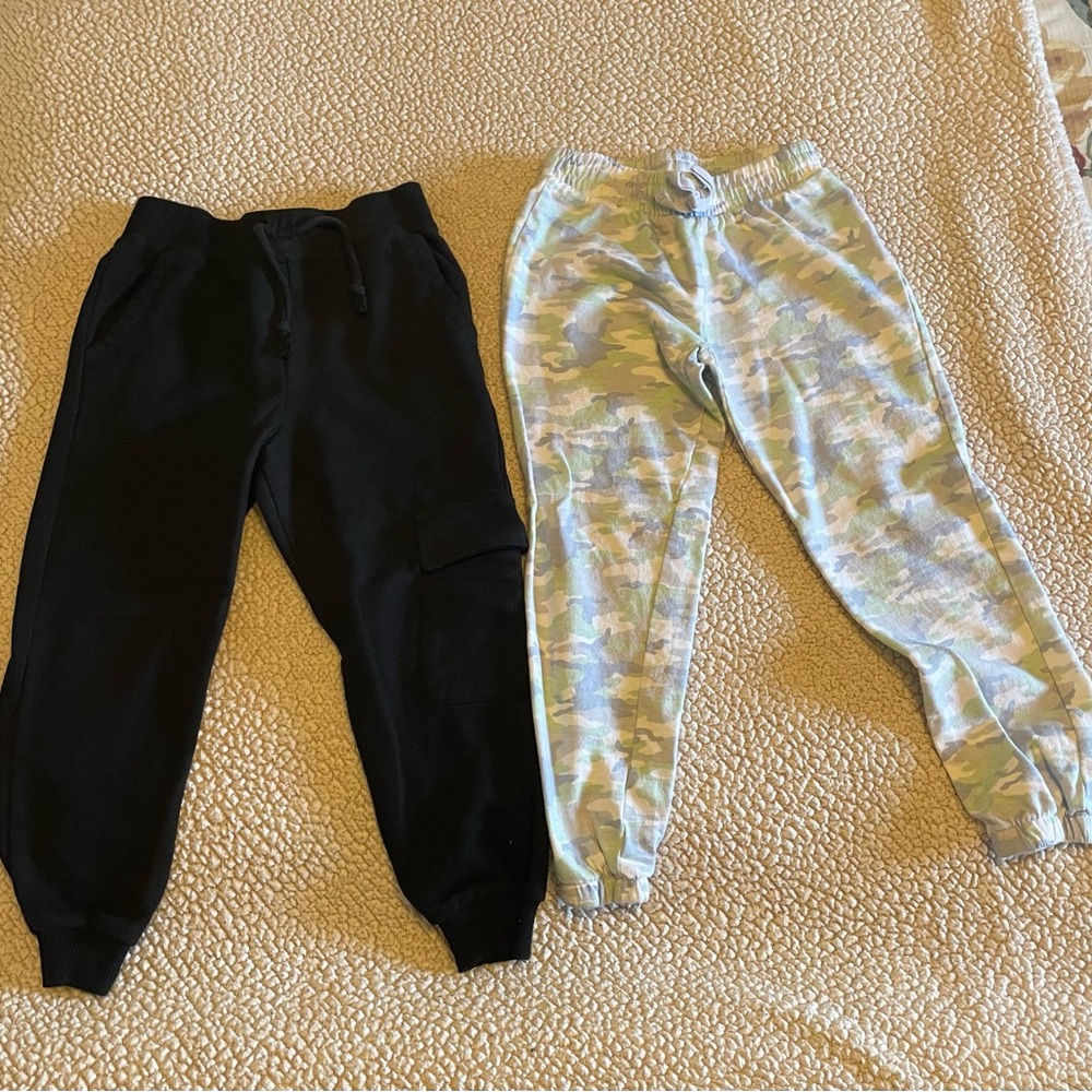 Kids Black and Camouflage Jogger Pants. Size 5/6
